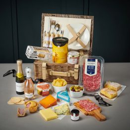 The Weetons Luxury Picnic Hamper with Fizz