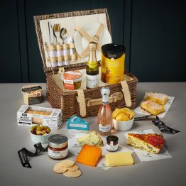 The Weetons Luxury Vegetarian Picnic Hamper with Fizz