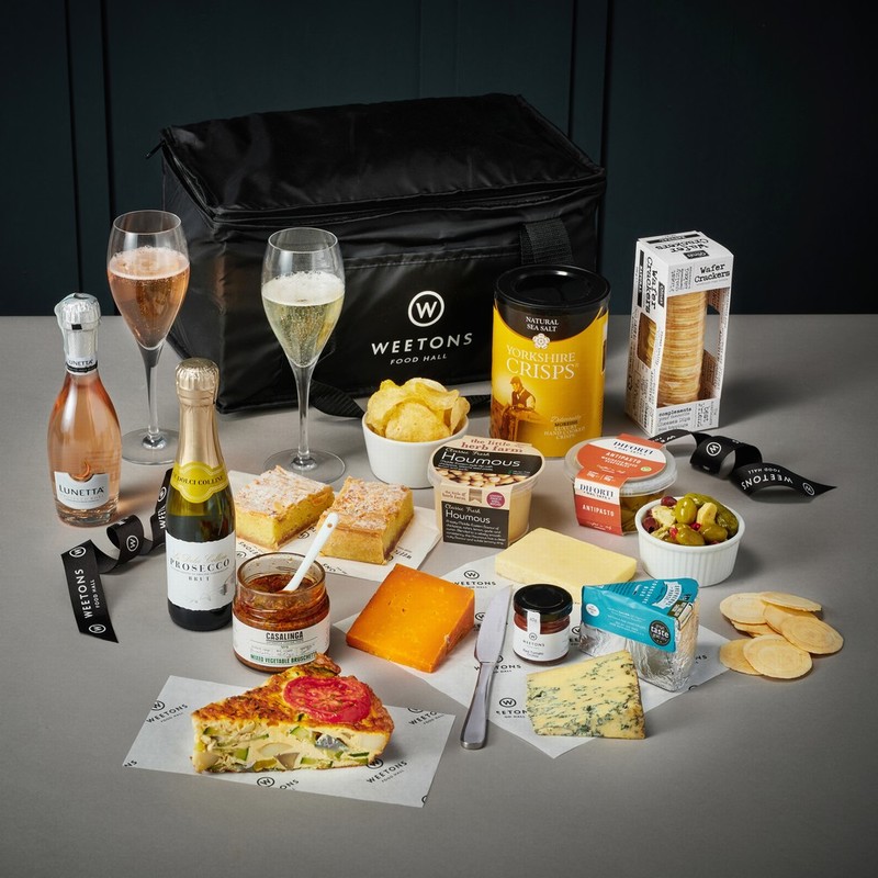 The Weetons Vegetarian Picnic Hamper with Fizz