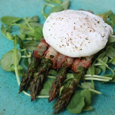 ASPARAGUS WITH PANCETTA & POACHED EGG